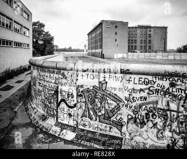 Août 1986, graffitis, mur de Berlin, zone de la mort de bâtiments est de Berlin, Berlin Ouest, l'Allemagne, l'Europe, Banque D'Images