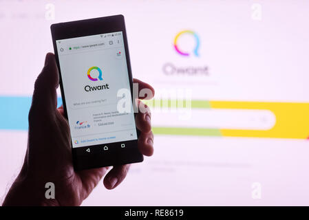 NOVI SAD, SERBIE - 19 janvier 2019 : Qwant, moteur de recherche exploité à partir de Paris, disponible pour les ordinateurs de bureau et mobiles. Rédaction d'illustration. Banque D'Images