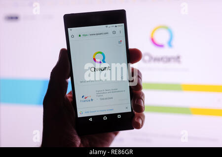 NOVI SAD, SERBIE - 19 janvier 2019 : Qwant, moteur de recherche exploité à partir de Paris, disponible pour les ordinateurs de bureau et mobiles. Rédaction d'illustration. Banque D'Images