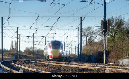 800 Classe 103 direction nord en York du London Kings Cross sur un test/formation exécuter comme il passe beaucoup de Paxton, le 17 janvier 2019 Banque D'Images