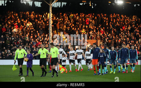 Fulham et Tottenham Hotspur à démarrer le premier match de championnat à Craven Cottage, à Londres. Banque D'Images