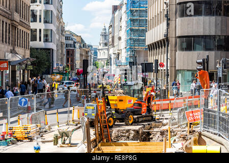 Londres, Royaume-Uni - 22 juin 2018 : High angle view of road site de construction en ville à Ludgate Hill ou Fleet Street Banque D'Images