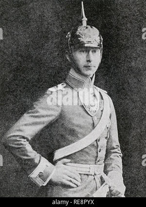 Cette photo datant de la Première Guerre mondiale montre le Ex-Crown Prince Wilhelm d'Allemagne. Il était le fils aîné du dernier empereur allemand Wilhelm (II). Il était le dernier cown prince de l'Empire allemand et du royaume de Prusse. Il a perdu le titre de Prince avec la chute de l'empire le 5 novembre 1918. À la mort de son père il devint le Prince héritier de Hollenzollern et conservé le titre jusqu'à sa mort en 1951. Banque D'Images