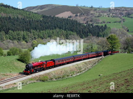 6100 Royal Scot chefs passé sur le Garthydwr Llangollen Railway en LMS. Banque D'Images