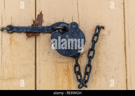 Un ancien cadenas de style colonial Banque D'Images