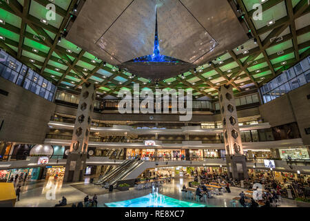 Montréal, Canada - le 6 novembre 2018 : place principale dans l'intérieur de la galerie marchande Complexe Desjardins, une date majeure dans le centre-ville de Montréal, Québec, avec s Banque D'Images