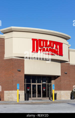 WOODBURY, MN/USA - 19 janvier 2019 : Duluth Trading Company sur l'extérieur et marque logo.La Duluth Trading Company est une marque de vêtements américaine et un Banque D'Images