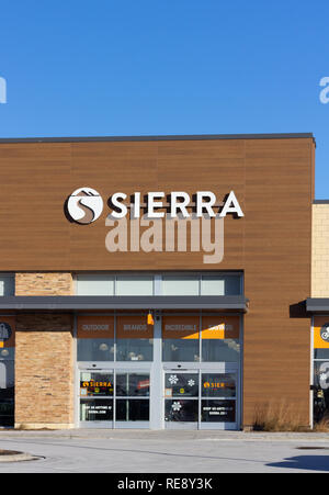 WOODBURY, MN/USA - 19 janvier 2019 : Sierra Trading Post store extérieur et le logo de marque. Sierra Trading Post est un détaillant de : merc Banque D'Images