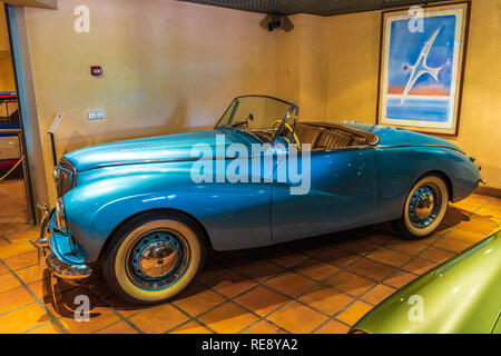 FONTVIEILLE, MONACO - Juin 2017 : blue SUNBEAM ALPINE CABRIO 1954 à Monaco Top Cars Collection Museum. Banque D'Images