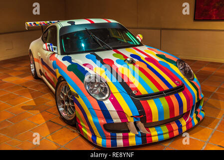 FONTVIEILLE, MONACO - Juin 2017 : multicolor Porsche 997 Cup 911 2006 à Monaco Top Cars Collection Museum. Banque D'Images