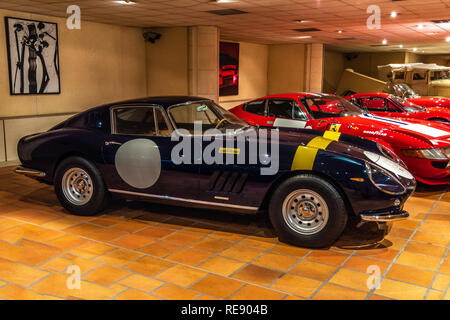 FONTVIEILLE, MONACO - Juin 2017 : noir Ferrari 275 GTB 2 1964 à Monaco Top Cars Collection Museum. Banque D'Images