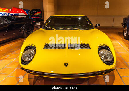 FONTVIEILLE, MONACO - Juin 2017 : jaune Lamborghini Miura P400 1967 à Monaco Top Cars Collection Museum. Banque D'Images