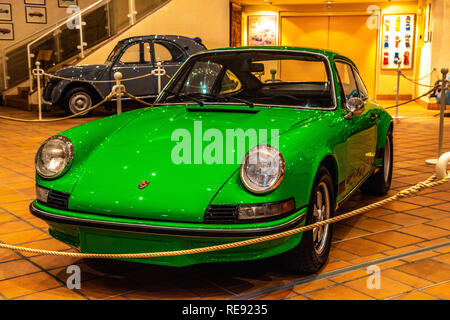 FONTVIEILLE, MONACO - Juin 2017 : green Porsche 911 CLASSIC 1963 à Monaco Top Cars Collection Museum. Banque D'Images