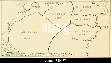 . La terre sous la mer : l'histoire. Fond de l'océan ; géophysique marine. 234 HEEZEN ET MENARD [chap. 12. Fig. 1. Principaux bassins de l'océan Atlantique Nord. Les lignes pleines indiquent les frontières formé par l'axe de la dorsale médio-atlantique. Les lignes pleines indiquent la lumière formée par les limites du plateau et des dorsales sous-marines. Les lignes pointillées indiquent les boimdaries. (Après 1940, Wiist.). Veuillez noter que ces images sont extraites de la page numérisée des images qui peuvent avoir été retouchées numériquement pour plus de lisibilité - coloration et l'aspect de ces illustrations ne peut pas parfaitement ressembler à l'original Banque D'Images