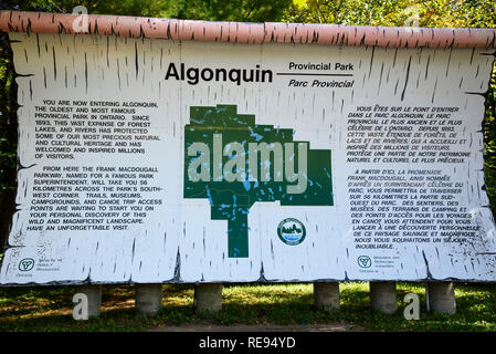 Panneau à l'entrée à l'Algonquin Provincial Park, Ontario, Canada Banque D'Images