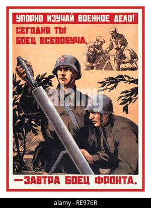 WW2 affiche de propagande russe 'étude constamment l'armée !" "Aujourd'hui, vous êtes un chasseur militaire universelle - demain un chasseur à l'avant 1942 la Russie soviétique des affiches de propagande de recrutement Banque D'Images