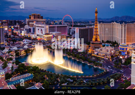 Las Vegas skyline avec fontaines du Bellagio, Paris Las Vegas, Linq High Roller & Las Vegas Strip à Las Vegas, Nevada, USA Banque D'Images