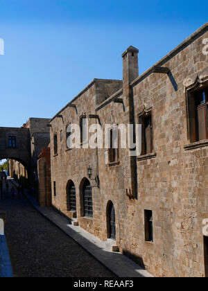 La rue des Chevaliers (Ippoton) était la maison du 14e siècle à la Chevaliers Hospitaliers qui ont régné sur Rhodes. Chacune des 7 langues avaient leur propre Inn Banque D'Images