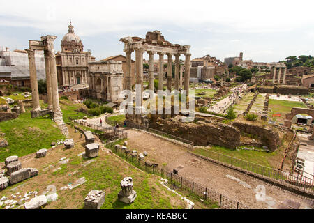 Centre de la Vieille Ville - Visite l'ancien Forum romain, centre de l'empire puissant dans sa journée. Rome, Italie Banque D'Images