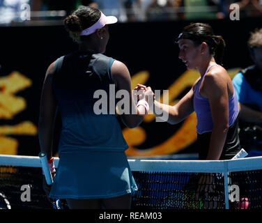 Melbourne Park, Melbourne, Australie. 21 Jan, 2019. Open de tennis d'Australie, jour 8 ; Naomi de Osaka Japon serre la main de Anastasija Sevastova de Lettonie : Action Crédit Plus Sport/Alamy Live News Banque D'Images