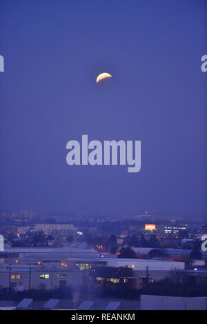 Olomouc, République tchèque. 21 Jan, 2019. Éclipse lunaire totale n'est vu le 21 janvier 2019, à Olomouc, République tchèque. Credit : Ludek Perina/CTK Photo/Alamy Live News Banque D'Images
