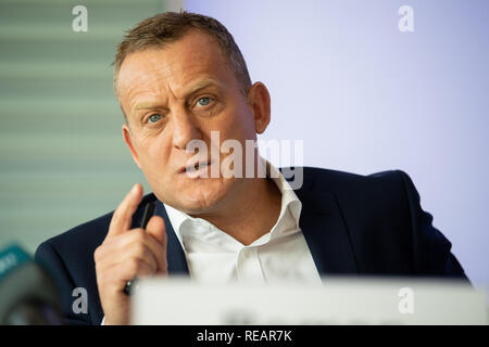 21 janvier 2019, Bade-Wurtemberg, Stuttgart : Roman Zitzelsberger, district manager de l'IG Metall Baden-Württemberg, parle lors de la conférence de presse annuelle de l'IG Metall Bade-wurtemberg. Photo : Sebastian Gollnow/dpa Banque D'Images