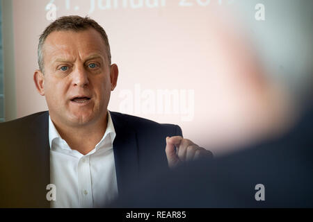 21 janvier 2019, Bade-Wurtemberg, Stuttgart : Roman Zitzelsberger, district manager de l'IG Metall Baden-Württemberg, parle lors de la conférence de presse annuelle de l'IG Metall Bade-wurtemberg. Photo : Sebastian Gollnow/dpa Banque D'Images