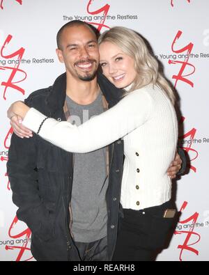 Bryton James, Melissa Ordway au niveau des arrivées pour les JEUNES ET L'agité a 30 ans comme plat de fiction du # 1, CBS Television City, Los Angeles, CA, le 17 janvier 2019. Photo par : Priscilla Grant/Everett Collection Banque D'Images