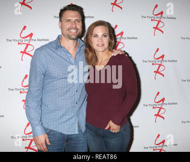 17 janvier 2019 - Los Angeles, CA, USA - LOS ANGELES - jan 17 : Joshua Morrow, Gina Tognoni au feux de l'amour fête ses 30 ans à # 1 à la CBS Television City le 17 janvier 2019 à Los Angeles, CA (crédit Image : © Kay Blake/Zuma sur le fil) Banque D'Images