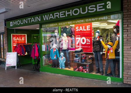 Norwich, Norfolk, Royaume-Uni. 21 janvier, 2019. Magasin-entrepôt de montagne dans la région de Norwich, Norfolk. L'Outdoor Retailer a fait fi de la morosité et de la rue haute a vendu à la suite d'échange de Noël une poussée dans les ventes de chaussettes, molletons et des gants. Norwich, Norfolk aujourd'hui, 21 janvier 2019 Crédit : Jason Bye/Alamy Live News Banque D'Images