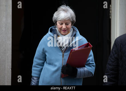 Londres, Royaume-Uni. 21 janvier 2019. Le Premier ministre britannique, Theresa May, nombre de feuilles 10 Downing Street pour aller à la Chambre des communes. Elle doit finaliser ses plans Brexit avec son cabinet. Credit : Tommy Londres/Alamy Live News Banque D'Images