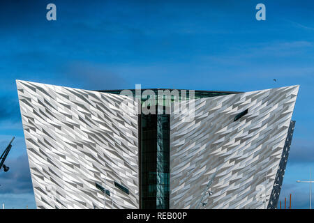 Vue générale du Titanic Belfast dans le quai de Belfast, Royaume-Uni Banque D'Images