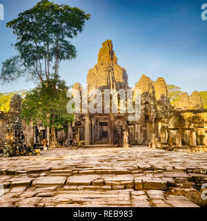 Temple Bayon à Angkor Thom au matin du temps. Siem Reap. Cambodge Banque D'Images