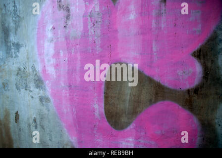 Coeur Rose peint coloré sur le mur, Ubud, Bali, Indonésie. Banque D'Images