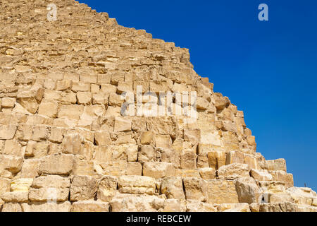 Gros blocs de calcaire, la pierre sur la grande pyramide de Chéops (pyramide de Kheops), plateau de Gizeh, Le Caire, Egypte Banque D'Images