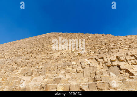 Gros blocs de calcaire, la pierre sur la grande pyramide de Chéops (pyramide de Kheops), plateau de Gizeh, Le Caire, Egypte Banque D'Images