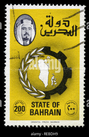 Timbre-poste de Bahreïn dans le drapeau, la carte et le cheikh Isa bin Salman al-Khalifa série émise en 1976 Banque D'Images