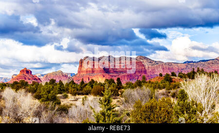 Le monde célèbre le Red Rock montagnes autour de la ville de Sedona en Arizona du nord dans Coconino National Forest dans l'United States Banque D'Images