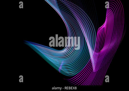 Abstract light bleu, rose et violet sentiers dans mouvement aléatoire image d'arrière-plan. Néons à rayures en couleurs arc-en-ciel Banque D'Images