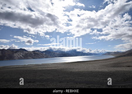 Chaîne de montagne dans l'Himalaya, Leh, Ladakh en septembre 2017. Banque D'Images