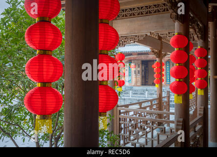 Hongcun (chinois : 宏村 Hóngcūn ; pinyin : ; littéralement : 'Hong village') est un village dans la ville de Hongcun (宏村镇), comté de Yi dans la province de l'Anhui. Banque D'Images