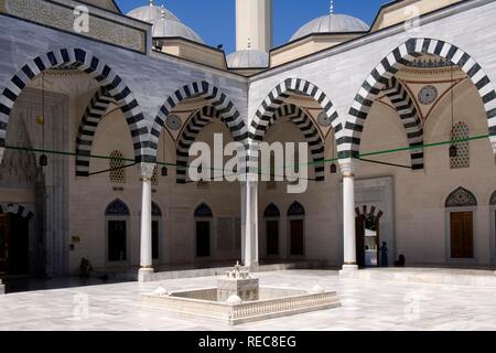 Mosquée Ertogrul Gazi, Ashgabat, Turkménistan Banque D'Images