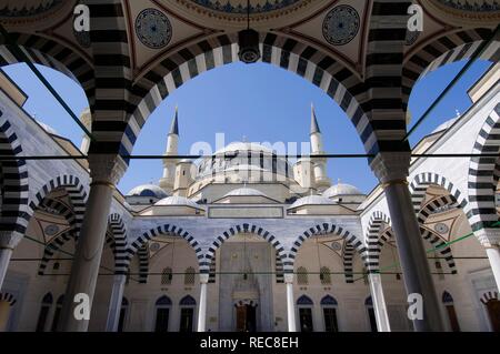 Mosquée Ertogrul Gazi, Ashgabat, Turkménistan Banque D'Images