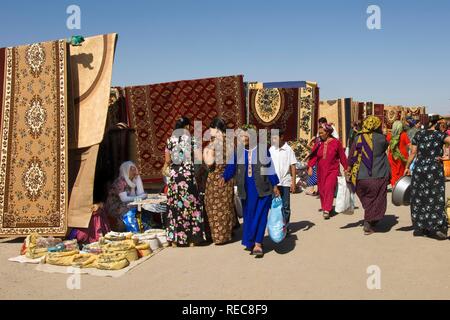 Tolkucha bazar, marché de tapis, Ashgabat, Turkménistan Banque D'Images