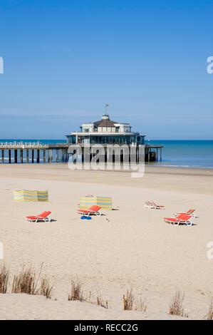 Pier et plage, Blankenberge, côte de la mer du Nord, Belgique, Europe Banque D'Images