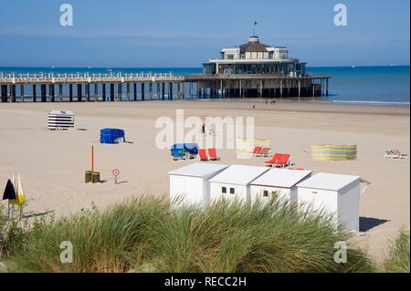 Pier et plage, Blankenberge, côte de la mer du Nord, Belgique, Europe Banque D'Images