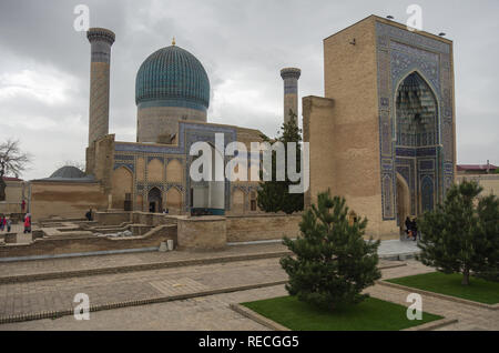 Mausolée Gur Emir de l'Asian conquérant Tamerlan (également connu sous le nom de Timur) dans la région de Samarkand, Ouzbékistan Banque D'Images