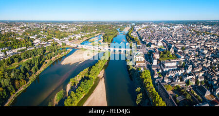 Antenne de Tours vue panoramique. Tours est une ville dans la vallée de la Loire France Banque D'Images