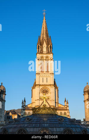 Sanctuaire de Notre Dame de Lourdes est une église catholique romaine de la ville de Lourdes en France Banque D'Images