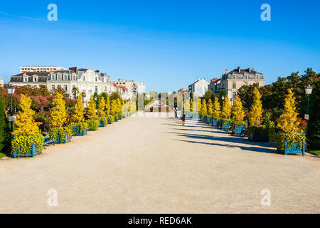 Mail Garden est un parc public situé dans le centre-ville d'Angers dans la vallée de la Loire, France Banque D'Images